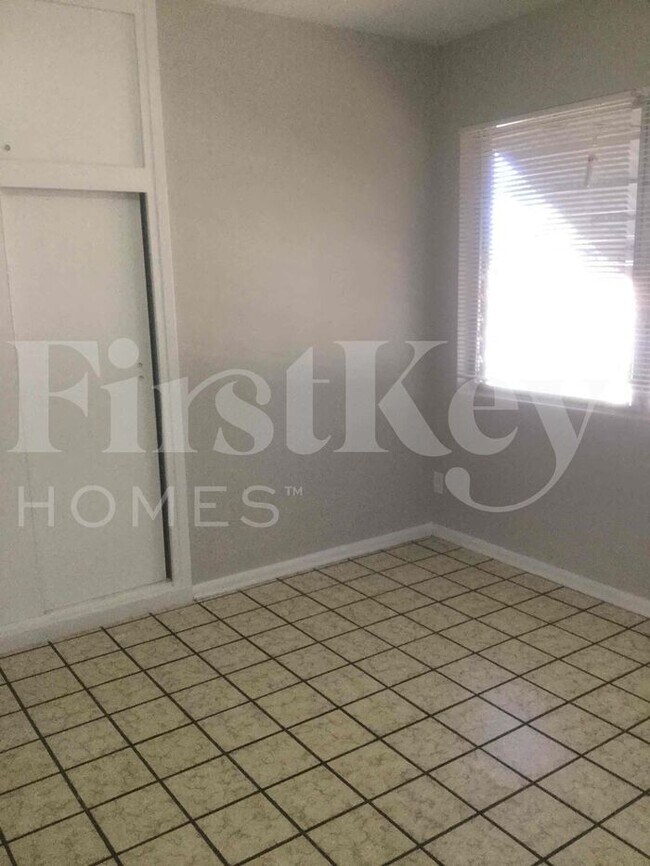 Building Photo - 609 Snowden Dr