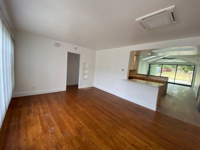Building Photo - 4 Bedroom 3 Bath + Office / 5th Bedroom Ho...