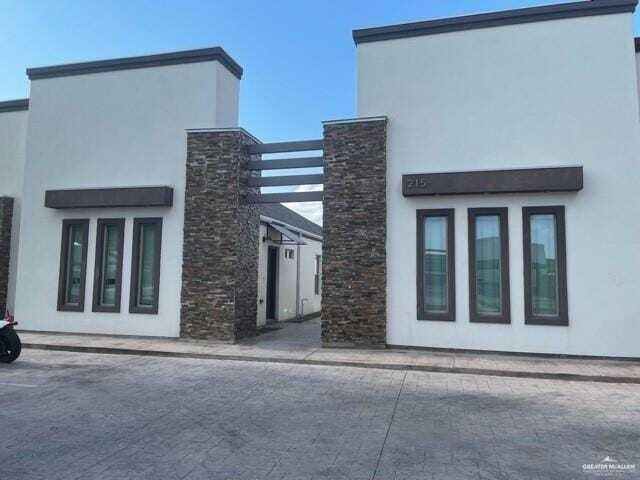 Building Photo - 215 Fig Dr