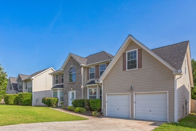 Building Photo - Spacious 5BR House in Fairburn