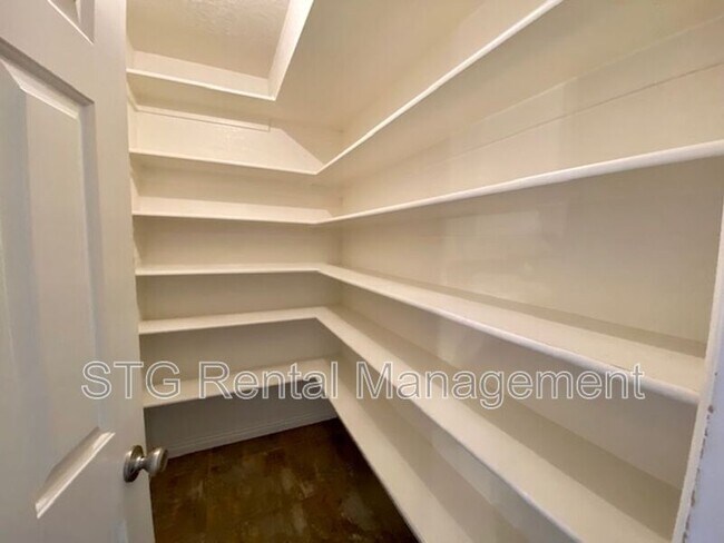 Building Photo - 490 E 700 S