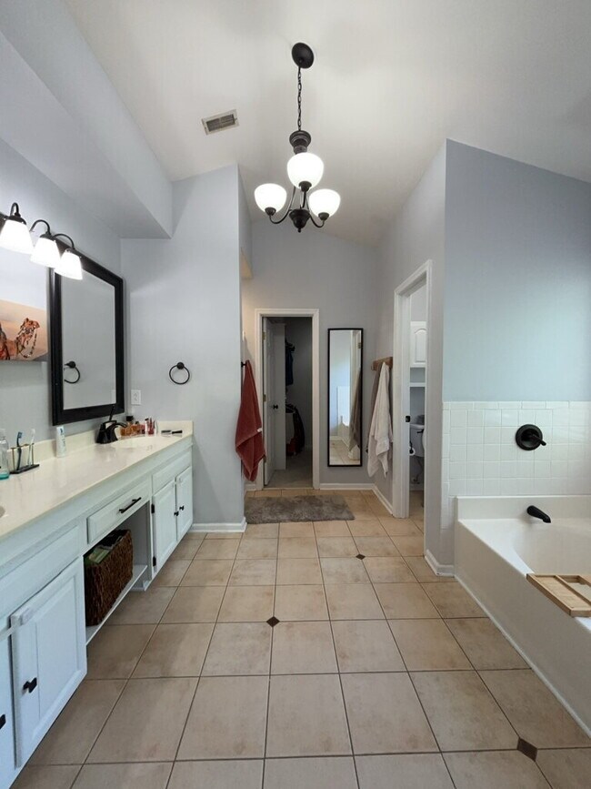 Building Photo - 1009 Ariel Ct