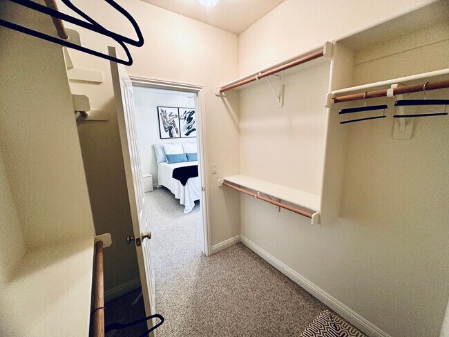 Walk-in Closet - 4118 W Kling St