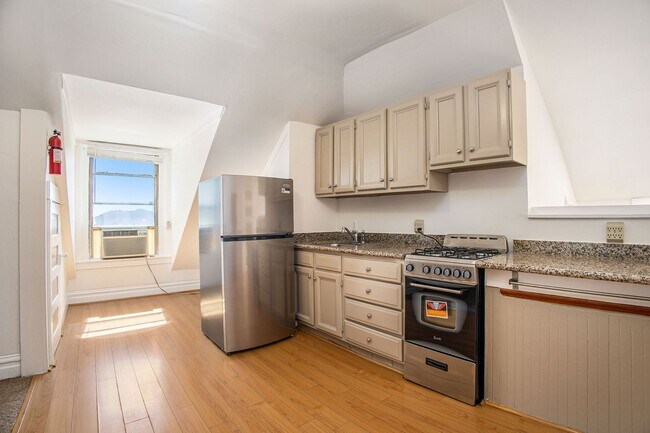 Building Photo - 1231 Park Ave E