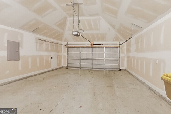 Building Photo - 231 Western Red Cedar Dr