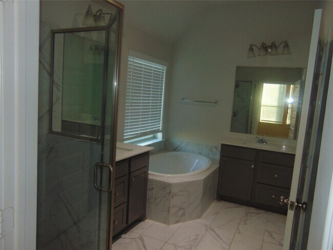 Building Photo - 24978 Tidmor Ln