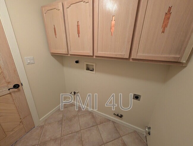 Building Photo - 511 Eugene Ct SE