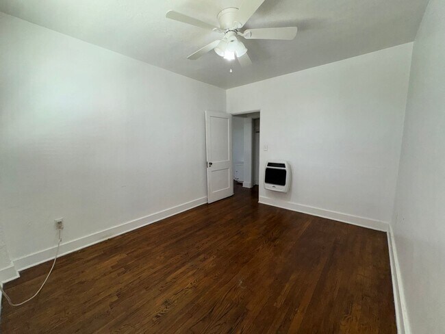 Building Photo - One-Bedroom Apartment In Belhaven!