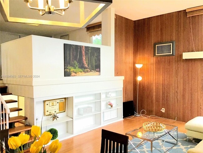 Building Photo - 250 SE Park St