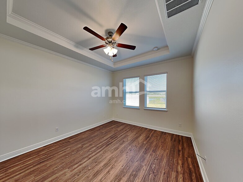 Building Photo - 1118 Sky Lks Dr