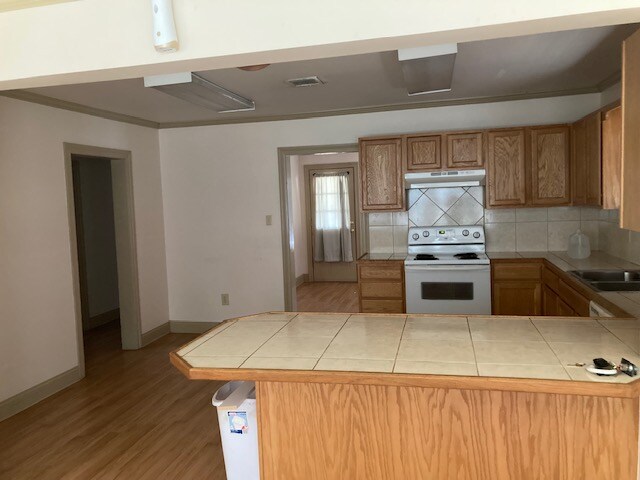 Building Photo - 303 Paris St