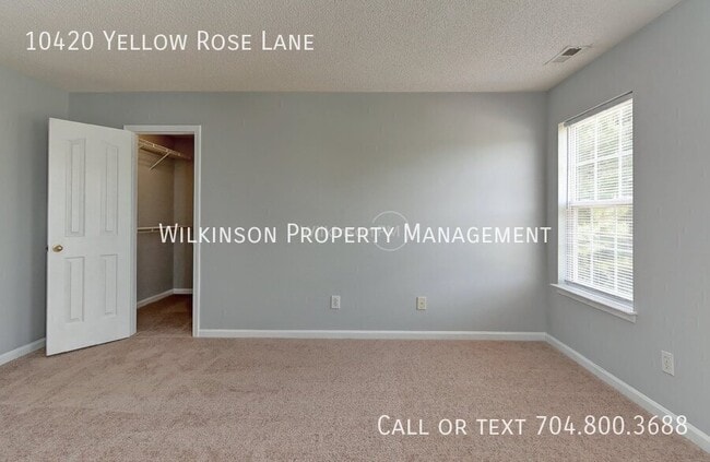 Building Photo - 10420 Yellow Rose Ln