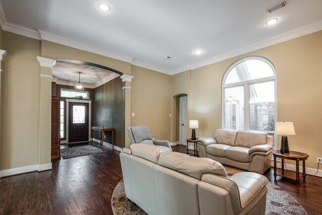 Building Photo - 2506 S Strathford Ln
