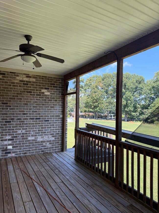 Building Photo - Beautiful Brick Home in NW School District
