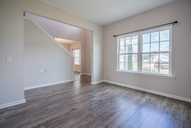 Building Photo - 418 Huntington Dr