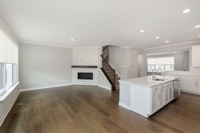 Building Photo - Gorgeous 3 Bedroom 2 Full/2 Half Bath Townhome in the Heart Of Carmel!