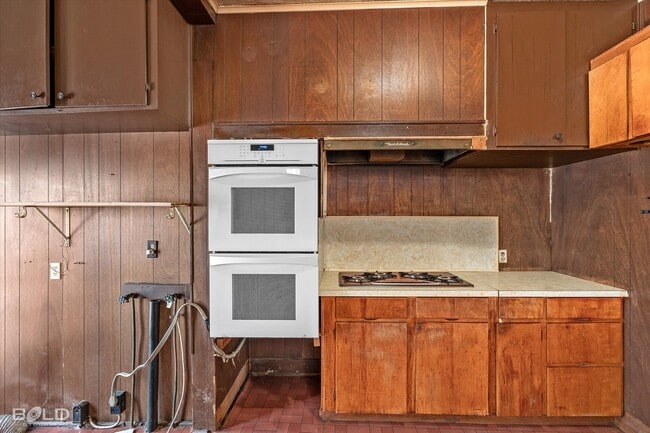 Building Photo - 3814 Lakeshore Dr