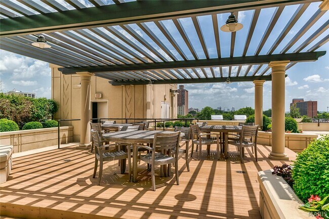 Building Photo - 4909 Laclede Ave