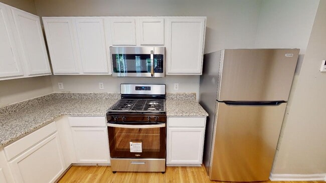 Building Photo - Recently Renovated Single Family Home in t...