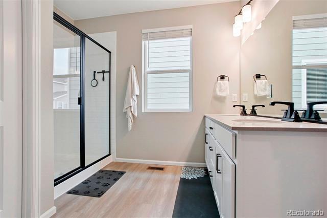 Building Photo - 4140 Lake St