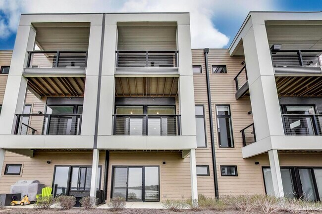 Building Photo - 12 Golden Sunset Dr