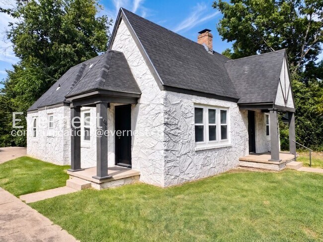 Building Photo - 619 E Xyler St
