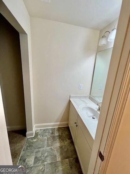 Building Photo - 600 Rosehill Ln SW