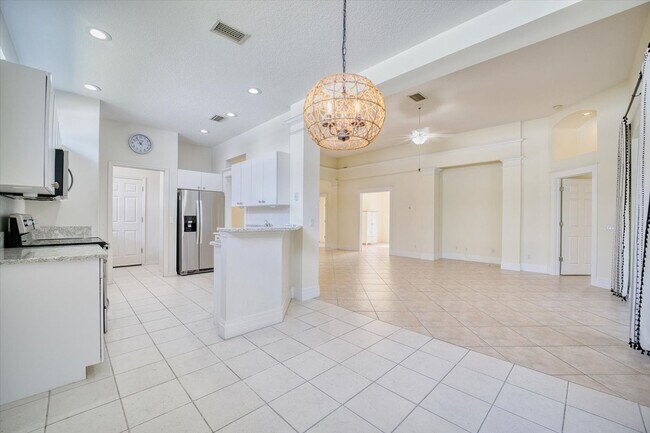 Building Photo - 2 Bedroom Plus Den/Office Home - Relaxing Pond View and Pet Friendly