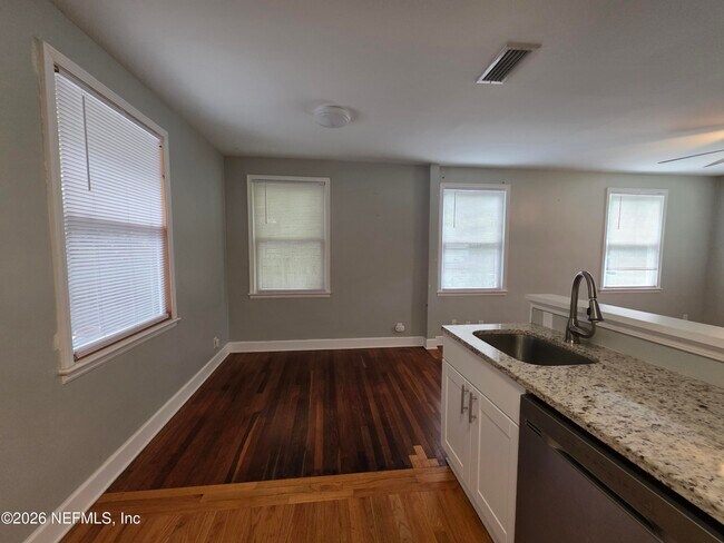 Building Photo - 3353 Dellwood Ave