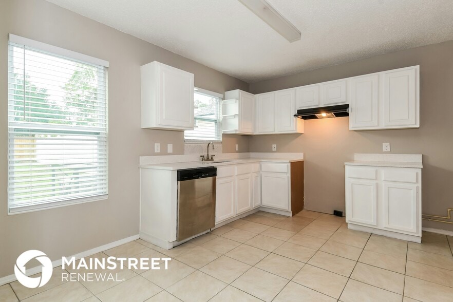 Building Photo - 627 Staffordshire Dr