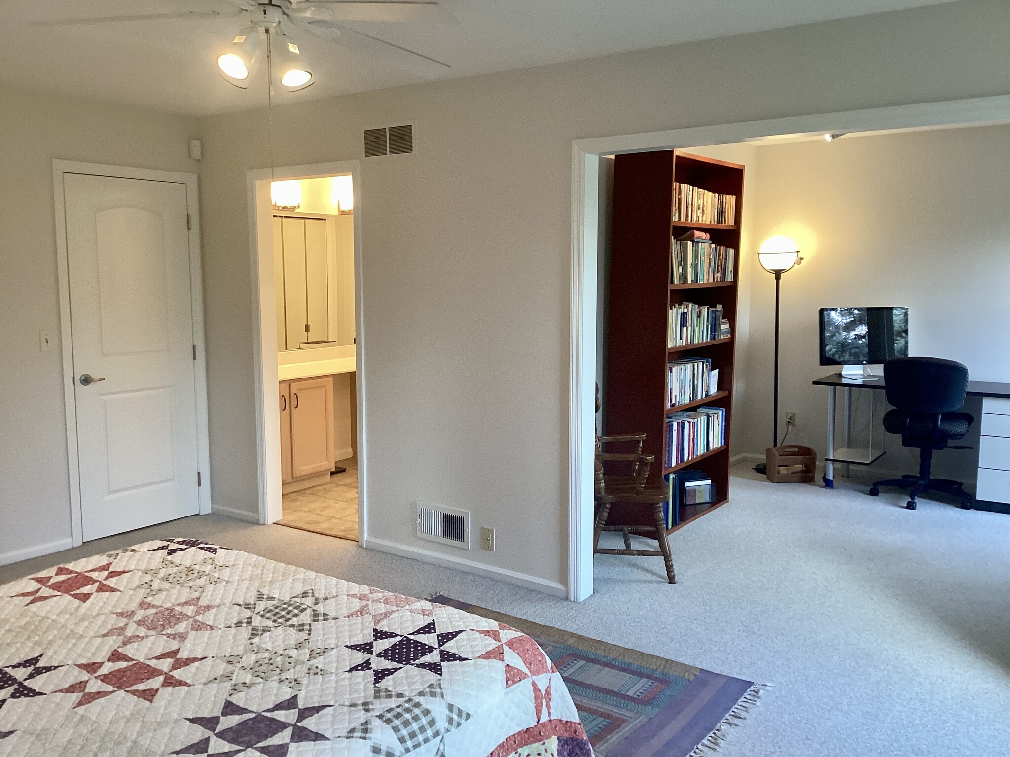 Master bedroom & office - 4532 Carriage Hill Ln