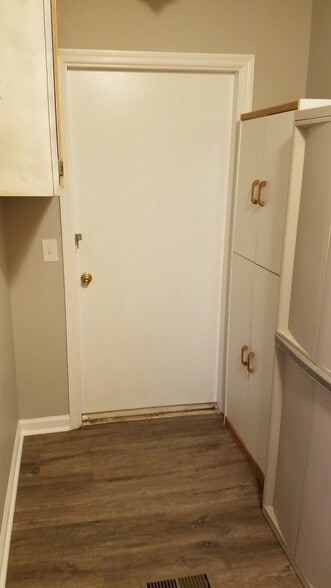 Additional pantry area in laundry (and door to carport) - 115 Windy Hill Ct