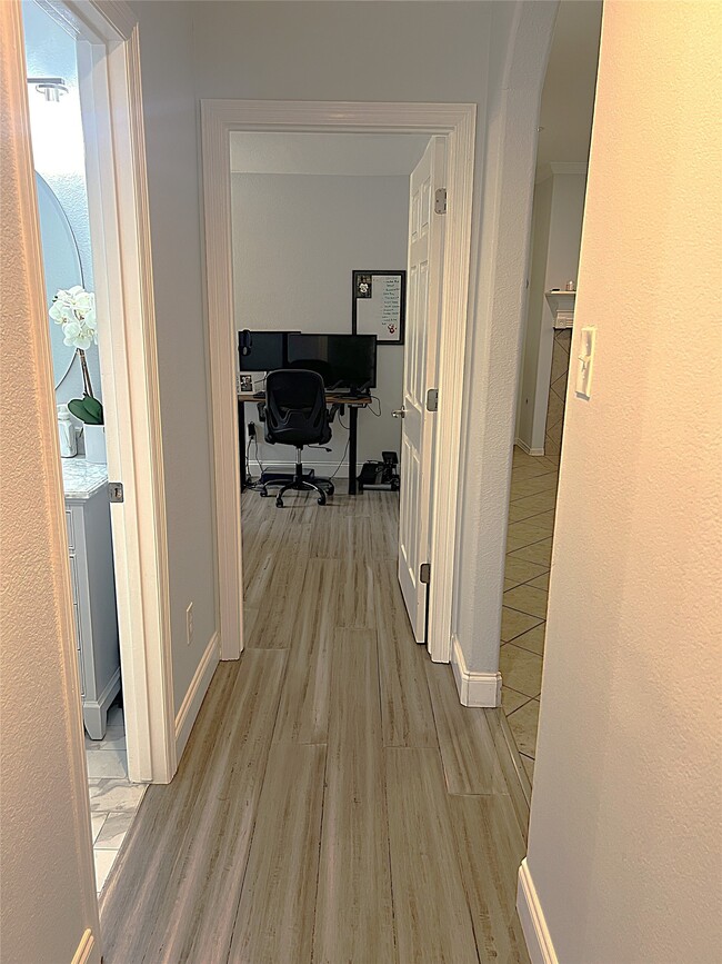 Building Photo - 8426 Hunters Village Dr