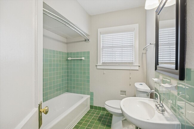 Building Photo - 1810 W Alabama St