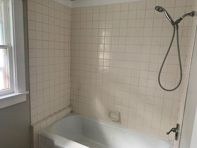 Building Photo - 77 Eldred