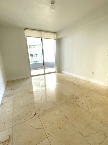 Building Photo - 170 SE 14th St