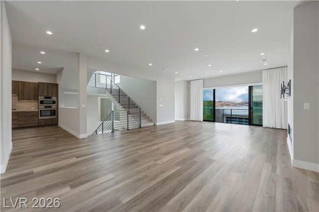 Building Photo - Modern Tri-Story Home in McDonald Highlands