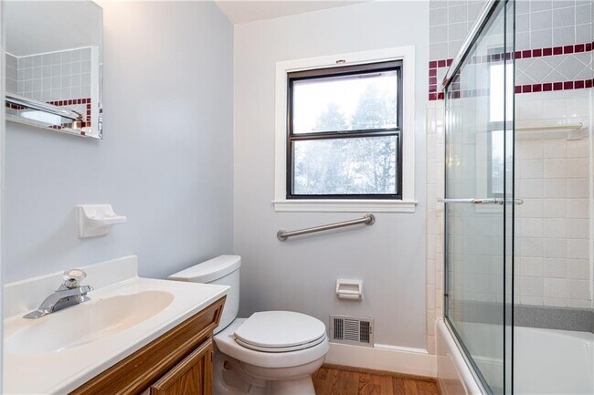 Building Photo - 216 Thomas Cir