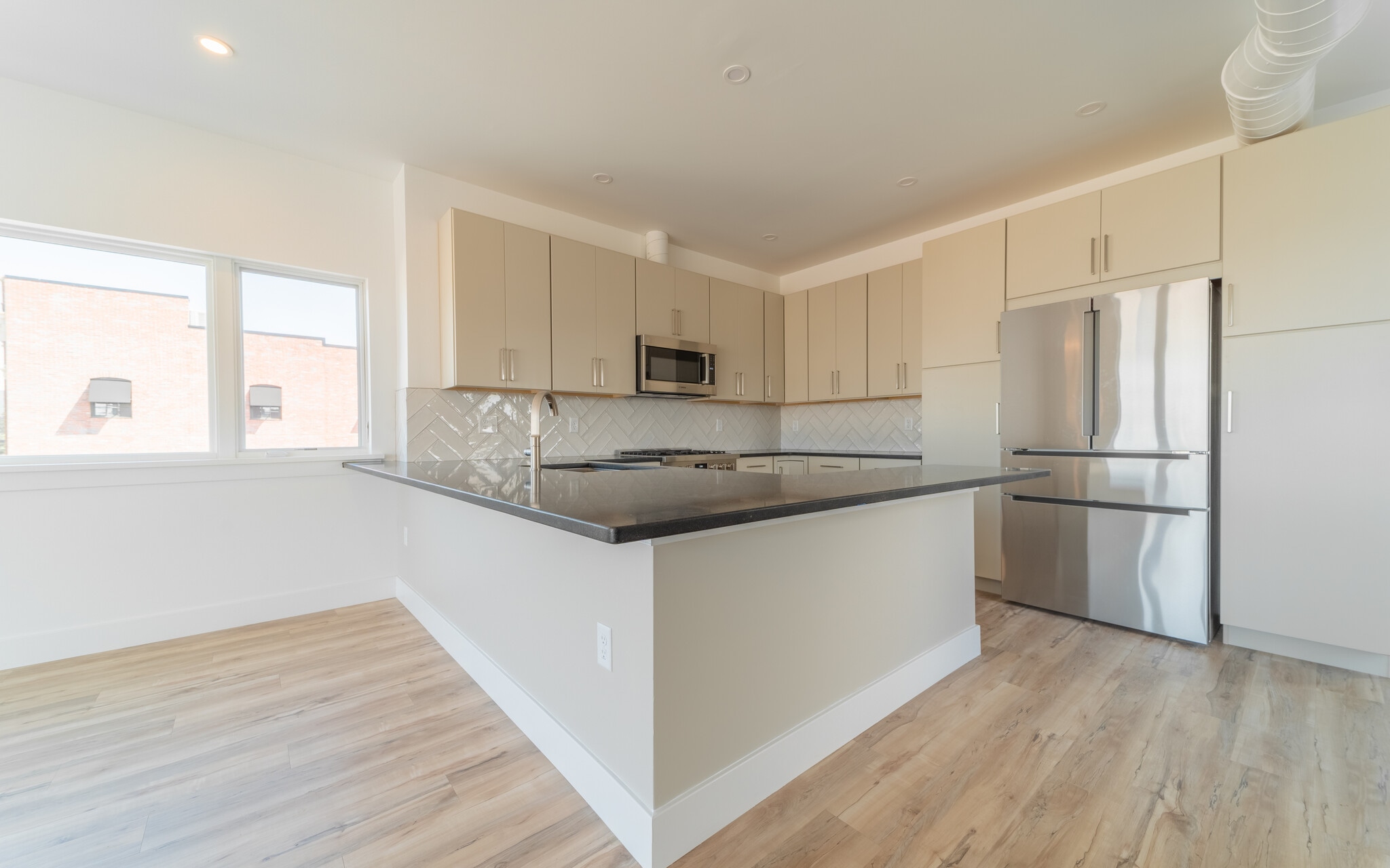 Large Kitchen with area for stools - 428 Penn Ave
