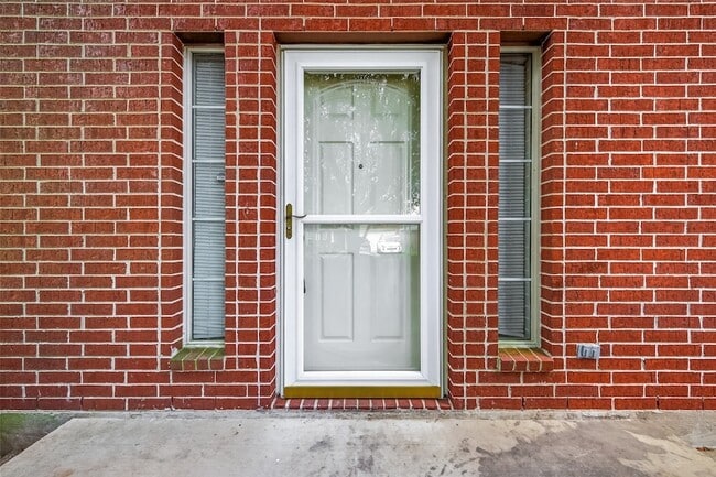 Building Photo - 13915 Maleewan Ln