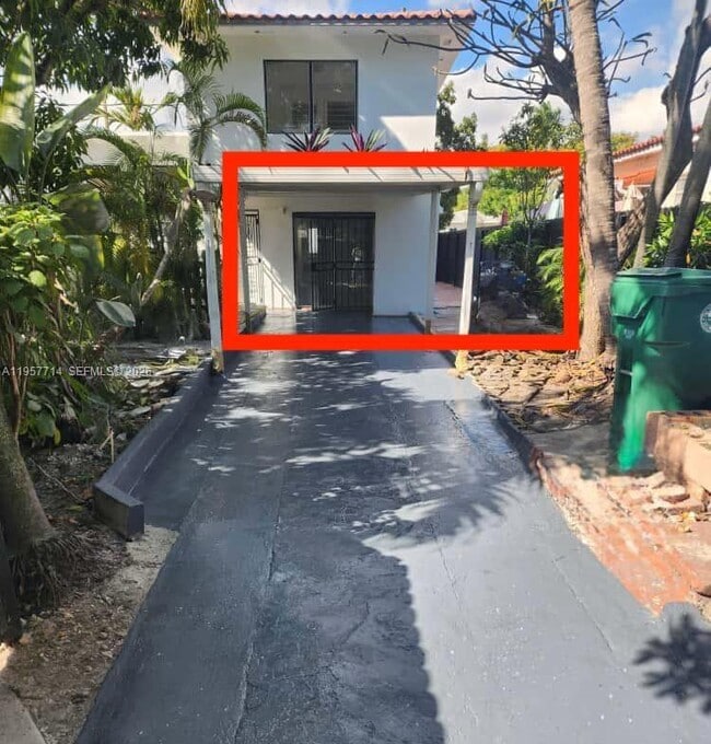 Building Photo - 525 SW 22nd Ave