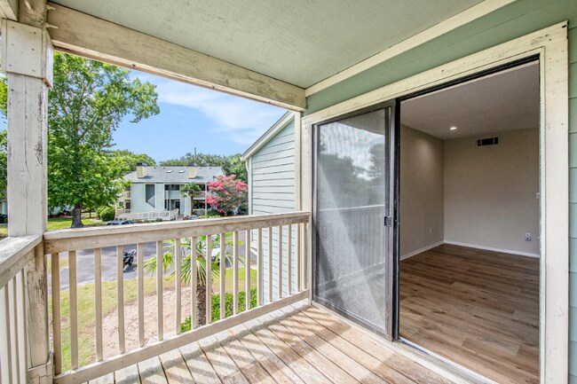 Building Photo - 1481 Center St Ext