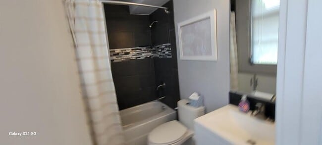 Building Photo - 84 Pukihae St