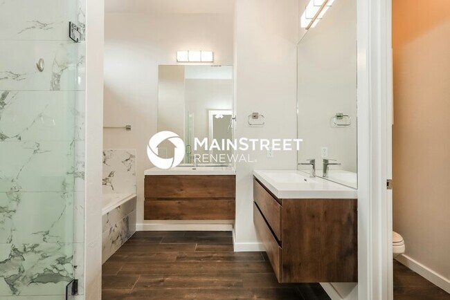 Building Photo - 3 Bedroom Pet-Friendly Home in Oklahoma City, OK with Main Street Renewal