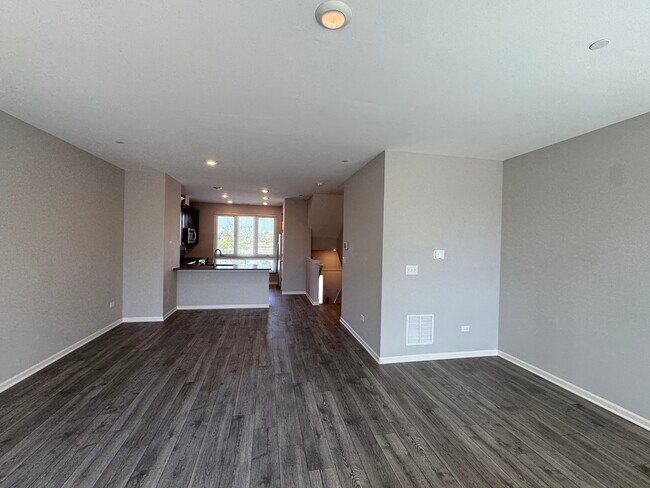 Building Photo - 2349 Parkside Dr