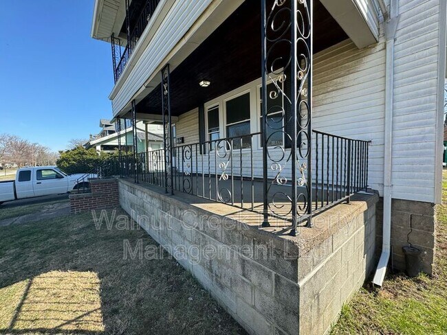 Building Photo - 841-841 Allison Ave