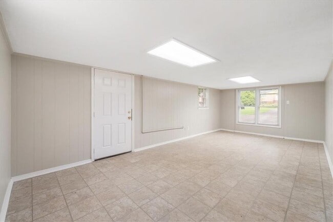 Building Photo - 5146 Bramblewood Dr