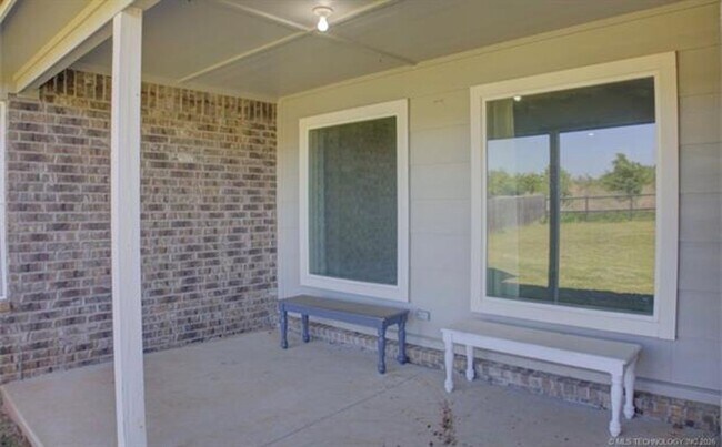 Building Photo - 7012 S Elder Ave