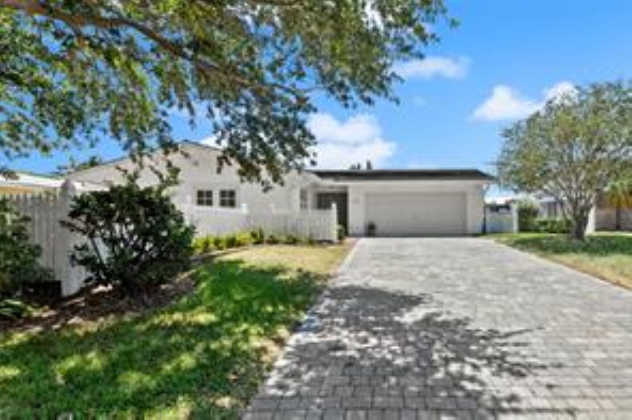 Building Photo - 2070 NE 54th Ct