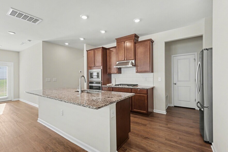 Building Photo - 653 Rawls Dr